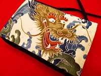 義若オリジナルのポシェット 荒波に龍A オフ白